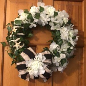 Wreath for Spring/Summer w/Hydrangeas, brown and tan bow, starfish and vines